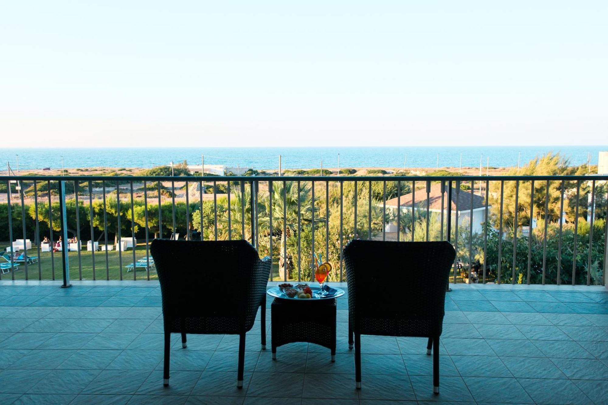 Hotel Scoglio Degli Achei Torre Santa Sabina Exterior photo